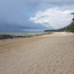 Naše pláž Khlong Khong Beach při odlivu