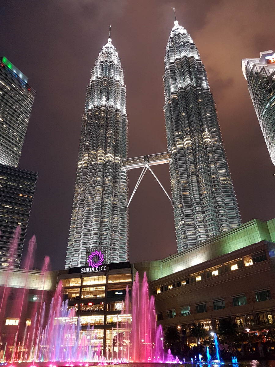 Petronas Twin Towers v Kuala Lumpur