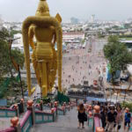 Pohled ze schodů Batu Caves