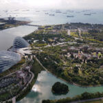 Výhled na "Gardens by the Bay" z Marina Bay Sands v Singapuru